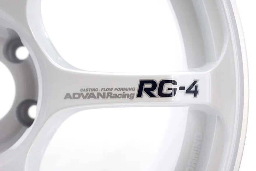 Advan RG-4 18x9.5 +25 5x112 Racing Vit & Svarvad Kant Fälg