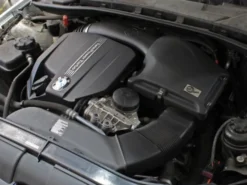 BMW 135i (E82/88) / 335i (E9x) 2011-2013 3.0L (t) N55 MagnumFORCE Insugskit Täcklock aFe Power - Svart