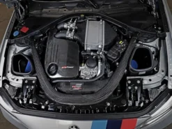 BMW M2 Competition (F87) 2019-2021 / M3 / M4 (F80/82/83) 2015-2020 3.0L (tt) S55 Track Series Steg 2 Kolfiber Insugskit Sportluftfilter Pro 5R aFe Power