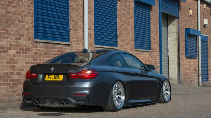 BMW M3 F80 & M4 F82/F83 15+ Bakre Luftfjädring Air Lift Performance