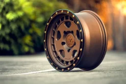 Fifteen52 Turbomac HD 17X8.5 ET0 5x150 Block Brons / Svart Ring 110.3 Fälg