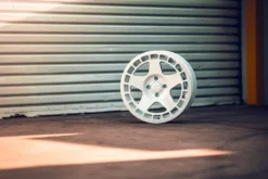 Fifteen52 Turbomac 18X8.5 ET45 5x112 Rally Vit 66.56 Fälg