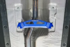 Ford Focus MK4 18- Mittre Nedre Förstärkningsstag Hardrace