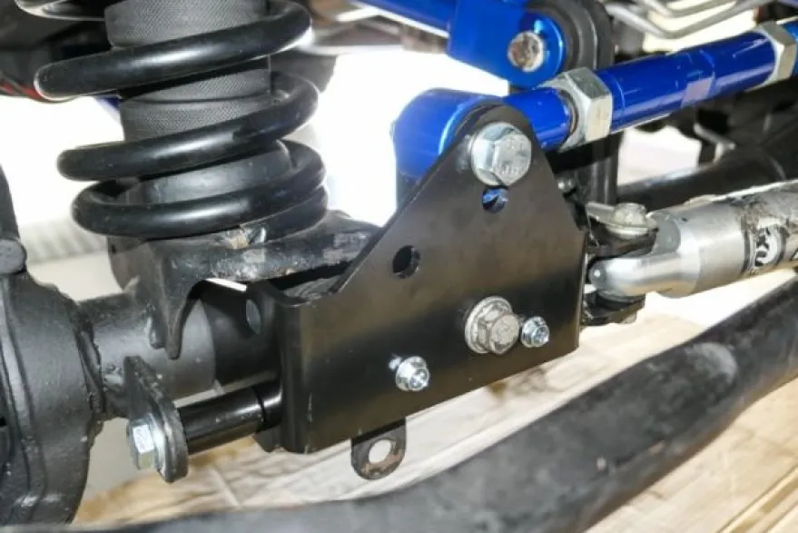 Jeep Wrangler 06-18 JK Främre Track Bar Förflyttningsfäste (För 4'' Höjning) Hardrace