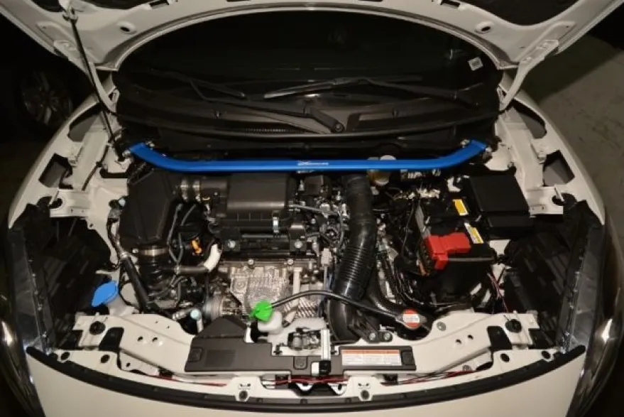 Suzuki Swift 17- ZC33/ZC33S Främre Fjäderbensstag V2. Hardrace