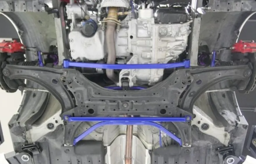 Suzuki Swift 17- ZC33/ZC33S Främre Subframeförstärkning V2. Hardrace