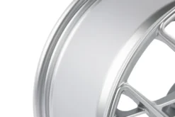 A02 Flow Formed Fälg 20x9.0 5x112 ET37 Navhål 66.5mm Hyper Silver APR