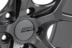 A01 Flow Formed Fälg 18x8.5 5x112 ET45 Navhål 66.5mm Gunmetalgrå APR