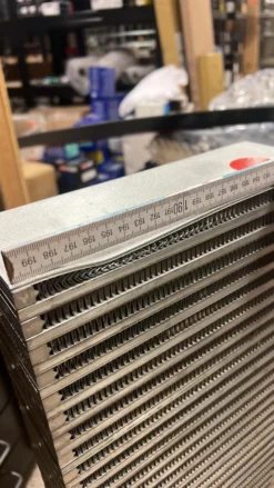 (Lätt Transportskada) Intercooler Cellpaket Stående Vibrant Performance
