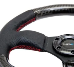 NRG Sportratt Kolfiber med Lädergrepp / Röda Sömmar / Platt Botten 320mm